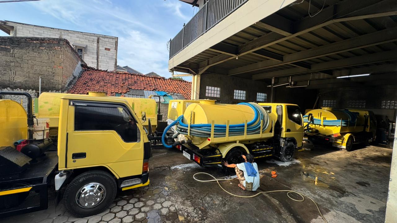 Armada Truk Sedot WC Tirta Jaya Tipe 1