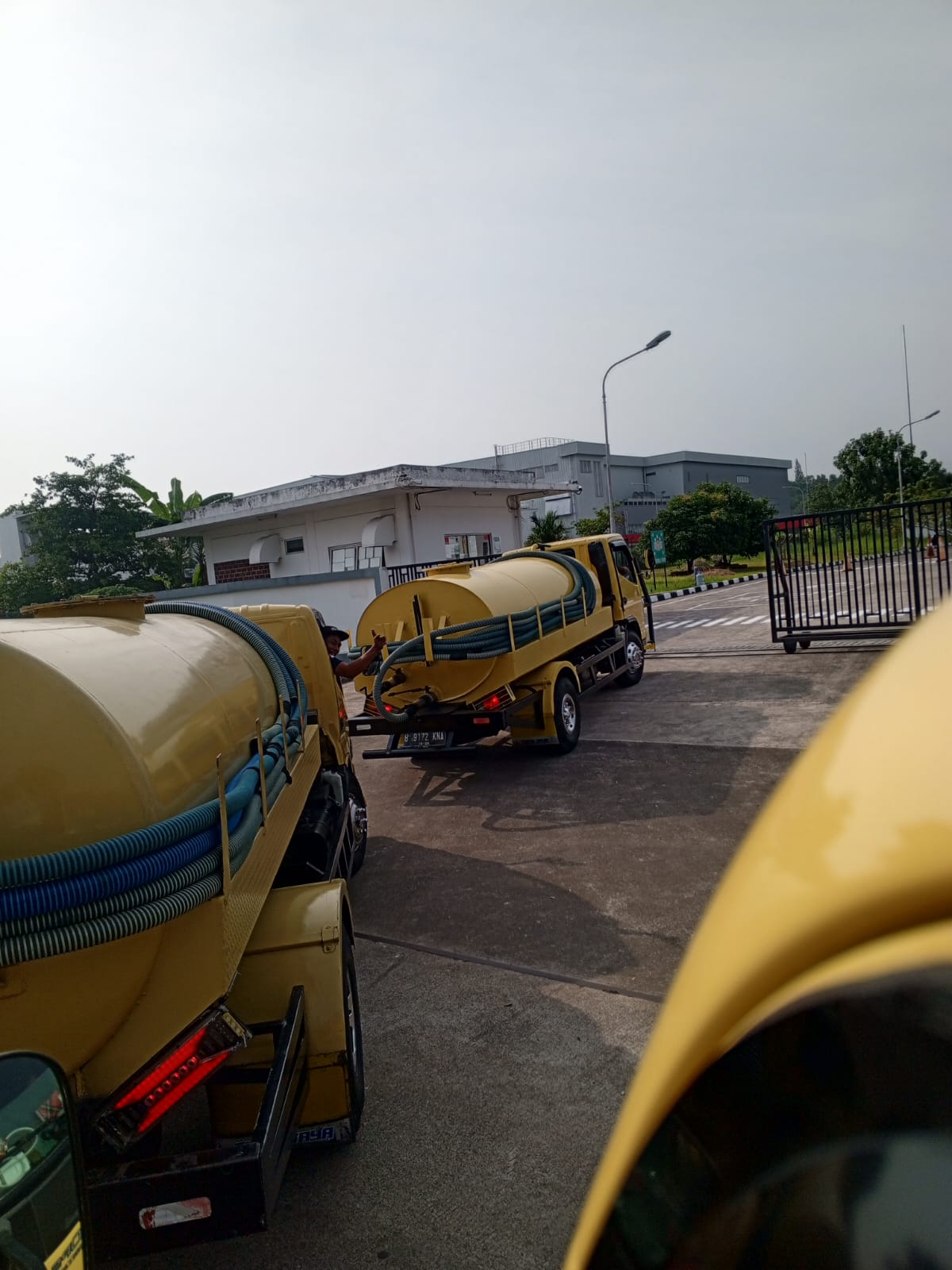 Proses pembersihan septic tank yang higienis